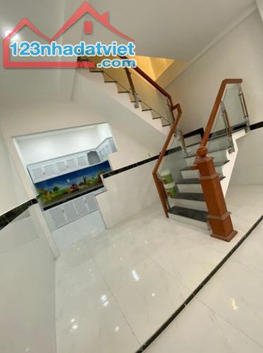 Bán nhà mặt tiền đường Nguyễn Thị Xinh, Quận 12, DT 70m2, 2 tầng chỉ 5 tỷ xx - 2