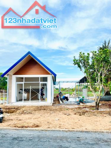 NHÀ VƯỜN view lúa CÓ THỔ, SỔ SẴN, bàn giao nhà cơ bản với cảnh quan sân vườn nằm ngay KDC