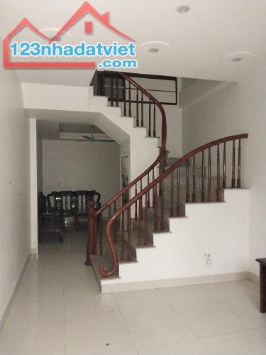 Bán nhà Yên Nghĩa, Hà Đông, Ô tô vào nhà, 39m2 đường thông, chỉ nhỉnh 3 tỷ