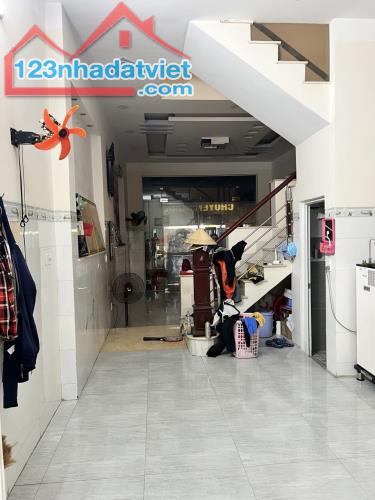 Nhà 2 lầu mặt tiền Nguyễn Thị Minh Khai 82m , kinh doanh sầm uất . Tp Dĩ An , Bình Dương - 2