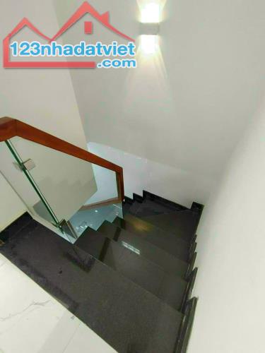 Chủ gửi bán nhà Q.Tân Bình P.15 Tân Trụ hẻm 55// giá 2,7 tỷ/32m2 1 lầu sổ hồng - 3