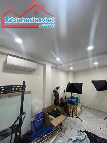 Nhà Nguyễn Thị Minh Khai- Quận 3. 32m2- 4 tầng- hxh chỉ 5.1 tỷ. - 2