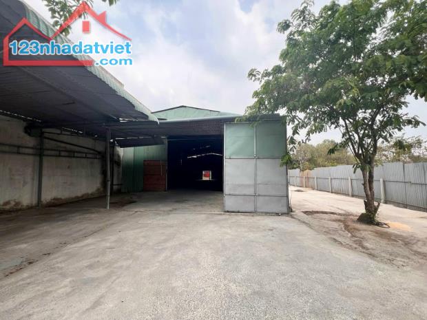 Cho thuê kho xưởng Bỉnh Dương giá rẻ.Tổng diện tích: 1100m2
Diện tích kho: 500m2.Chỉ - 1