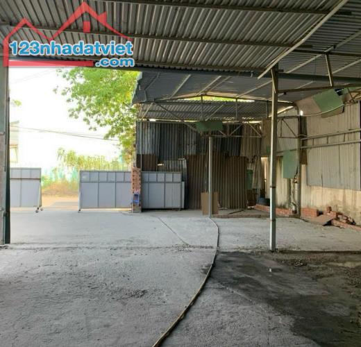 Cho thuê kho xưởng Bỉnh Dương giá rẻ.Tổng diện tích: 1100m2
Diện tích kho: 500m2.Chỉ - 2