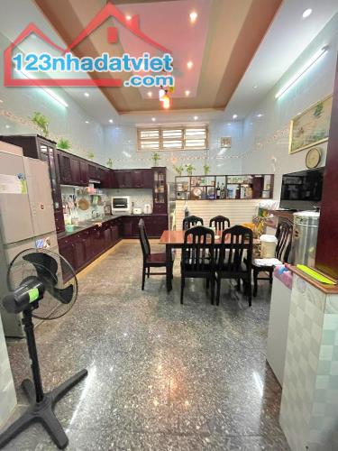 BÁN NHÀ HXT Khuông Việt, Tân Phú 4 tầng 99m2(4,5x22). Nhà đẹp ở ngay. Giá chỉ 14 tỷ.