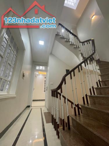 Bán nhà liền kề, 5 tầng, phố Nguyễn Văn Cừ, giá 13.5 tỷ - 1