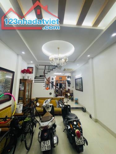 Hiếm có khó tìm, Mễ Trì 55m2 x 5T, dân xây NT đẹp, ngõ thông, 2 thoáng, Ô tô, kd,hơn 8 tỷ.