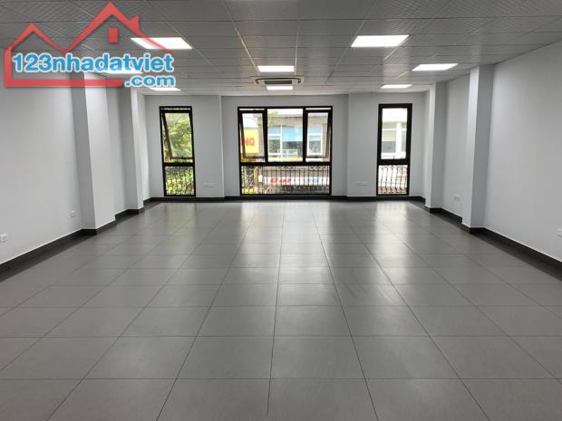 Giảm sâu_Cho thuê MP Thanh Xuân_110m2_3 tầng_MT gần 10m_40tr/1 tháng_Vỉa hè đá bóng - 1