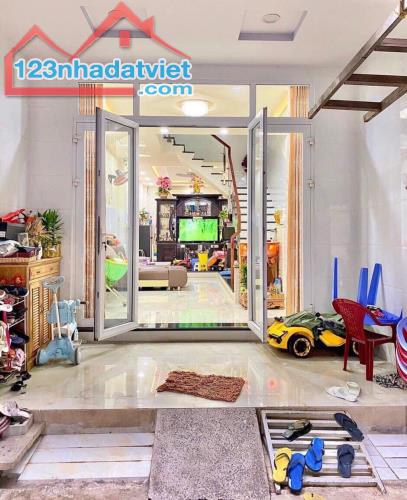 Nhà mặt tiền 1T2L Đại lộ III, Phước Bình, Quận 9, 81.5m2, chỉ 11.9 tỷ.