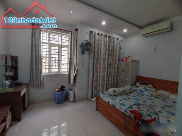 Bán căn nhà Mặt tiền gần Lãnh Bình Thăng, Quận 11, Giá còn thương lượng. - 1