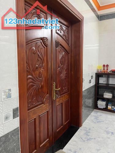 Bán nhà 3 Tầng, mặt tiền kinh doanh chợ Linh Trung, Thủ Đức, dt 5m x 18m - 2