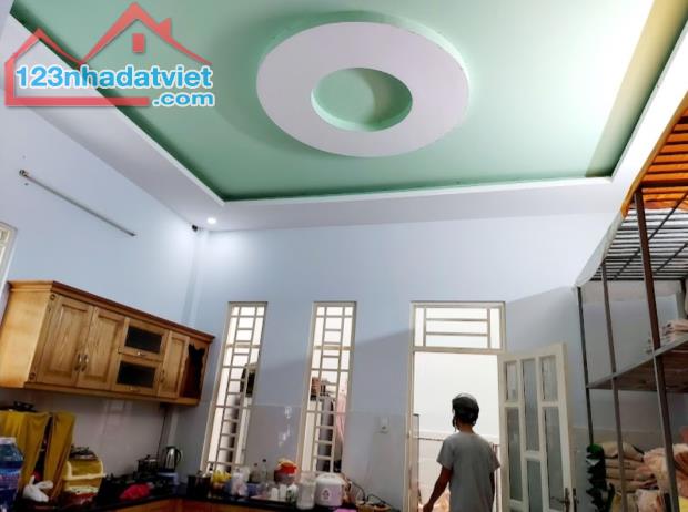 Nhà mtkd đường số Bình Tân sát Lê Văn Quới Tân Phú, 5x15 vuông A4, cho thuê 9t/t chỉ 3,8tỷ - 2