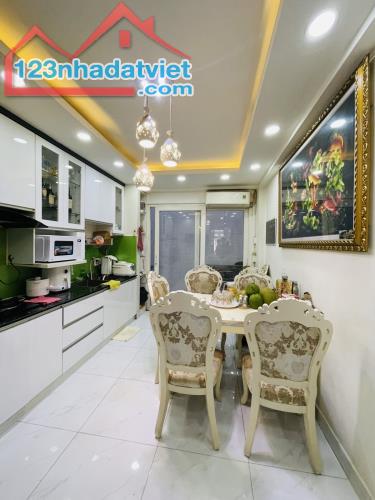 Bán Nhà Đường 3 tháng 2 DT 52m2 5 tầng BTCT hẻm xe hơi thông . - 1