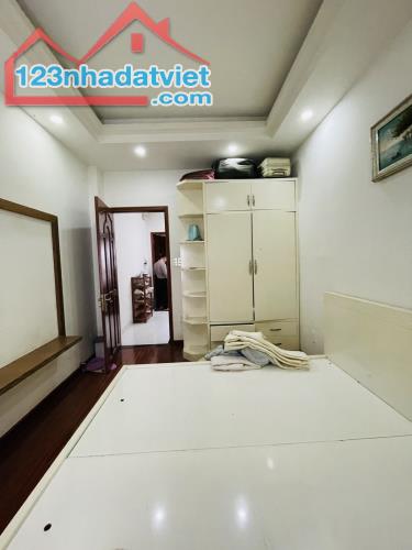 Bán Nhà Đường 3 tháng 2 DT 52m2 5 tầng BTCT hẻm xe hơi thông . - 2