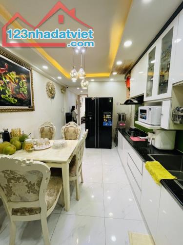 Bán Nhà Đường 3 tháng 2 DT 52m2 5 tầng BTCT hẻm xe hơi thông . - 3