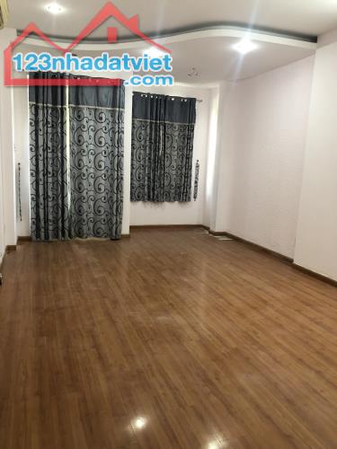 Bán nhà đường số 40 P.Tân Phong ,Quận 7, dt 4x19m, 3 lầu.