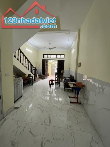 Cho thuê nhà riêng Nguyễn Xiển, nhà riêng Phân Lô, 50 m2 x 5 Tầng,  nhà sạch đẹp giá tốt