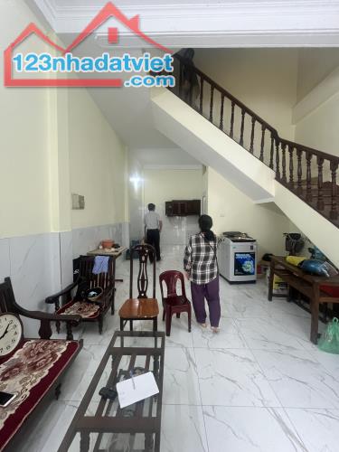 Cho thuê nhà riêng Nguyễn Xiển, nhà riêng Phân Lô, 50 m2 x 5 Tầng,  nhà sạch đẹp giá tốt - 3
