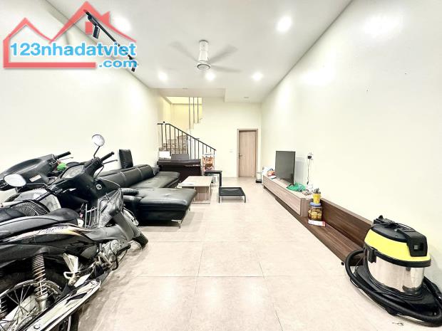 Bán Nhà Riêng Ngõ 69A Hoàng Văn Thái 42m2 x 4 Tầng, Nhà Đẹp, Ô Tô Cạnh Nhà Giá Chỉ 7,x Tỷ - 1