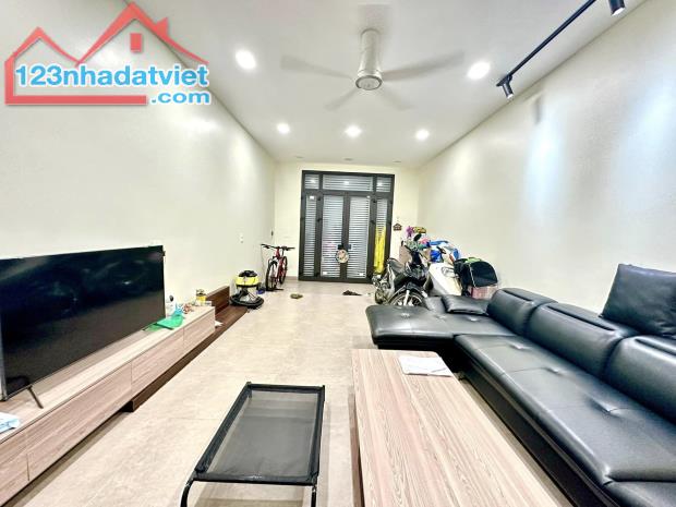 Bán Nhà Riêng Ngõ 69A Hoàng Văn Thái 42m2 x 4 Tầng, Nhà Đẹp, Ô Tô Cạnh Nhà Giá Chỉ 7,x Tỷ - 2