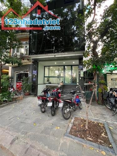 Chủ gửi bán nhanh nhà Nguyễn Đình Hoàn 7 tầng đẹp như mơ, mặt tiền 5.5m giá thương lượng - 1