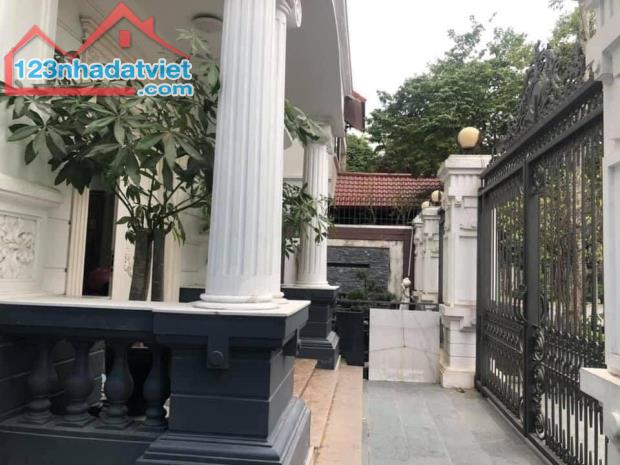 BIỆT THỰ TÂN CỔ ĐIỂN KĐT VIỆT HƯNG  ĐẲNG CẤP 240M2 VIEW VƯỜN HOA SÂN CHƠI THANG MÁY. 55TỶ - 1