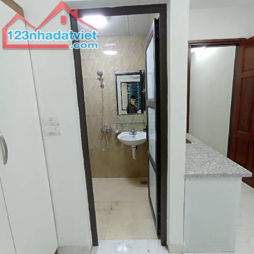 Bán căn nhà 41m2 7 tầng Triều khúc Thanh Trì Hà Nội giá 8,9 tỷ - 2