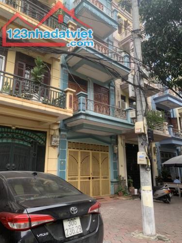 Cho thuê nhà ô tô đỗ cửa ở Mai Dịch, Cầu Giấy. 20tr - 2