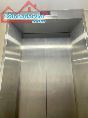 Bán căn nhà 5 tầng có thang máy mặt đường Lạc Long Quân, TP HD, 81m2, mt 4.5m, 8 phòng - 5