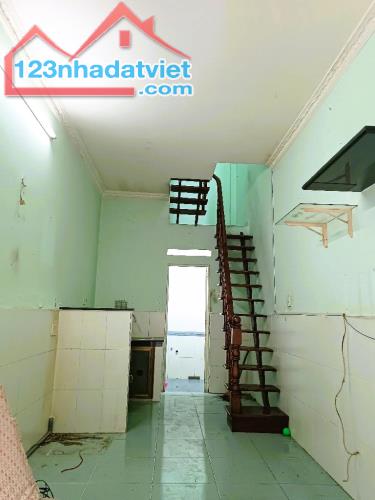 Bán nhà Hoàng Bật Đạt, 2 tầng đúc BTCT, hẻm 3m, 19m2, 2 tỷ 3 - 3