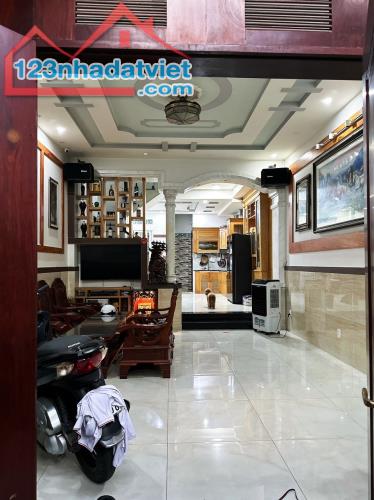 Gấp  bán nhà HXH đường Lê Thiệt Tân Phú 72m2( 4.8 x 15), 5 Tầng, giá rẻ