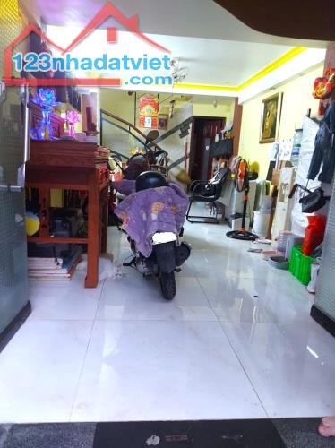 BÁN NHÀ GẦN CHỢ NGUYỄN TRI PHƯƠNG, PHƯỜNG 6 QUẬN 10, HẺM THÔNG, DÂN TRÍ, 36Mx4, 6 TỶ x