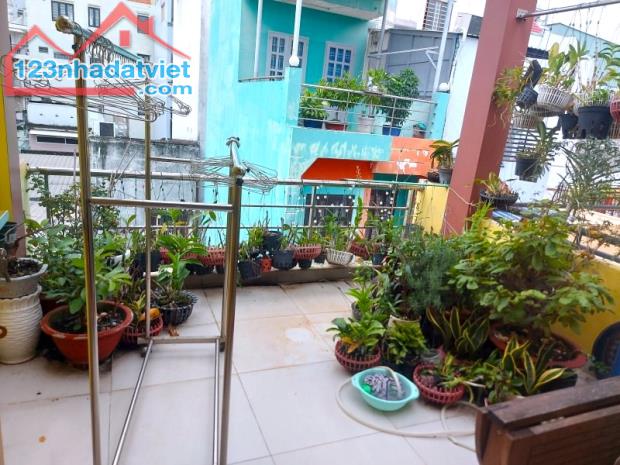 BÁN NHÀ GẦN CHỢ NGUYỄN TRI PHƯƠNG, PHƯỜNG 6 QUẬN 10, HẺM THÔNG, DÂN TRÍ, 36Mx4, 6 TỶ x - 3