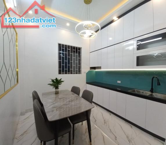 Bán nhà khu Láng Hạ, ĐĐa. Gần 40m2, 4PN. Ở luôn, ô tô gần, hơn 6 tỷ - 2