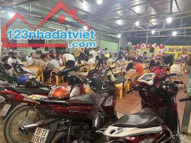 KHÔNG CÓ NGƯỜI QUẢN LÝ CẦN SANG QUÁN GÓC NGÃ TƯ 2 MẶT TIỀN VỊ TRÍ VIP HUYỆN CỦ CHI