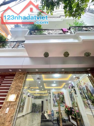 Nhà dòng tiền SIÊU ĐẸP 5* phố Đội Cấn, Ba Đình 100m 7T Thang máy MT5,2 LÔ GÓC ra phố 20M