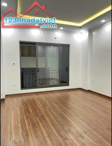 Chính chủ bán nhà mới hoàn thiện 45m2x4 tầng vuông vắn tại Yên Vĩnh,8 phòng sang trọng - 4