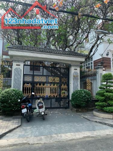 Biệt Thự gốc 2 mặt tiền gần công viên Phú Lâm, 21.5x21m, giá 45 tỷ