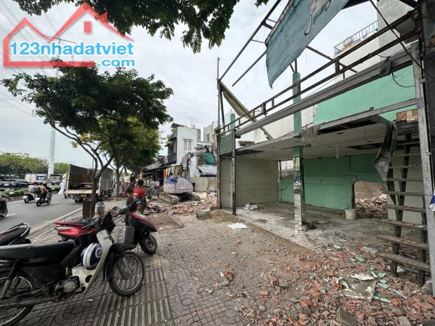 Bán nhà Cấp 4, đang tháo dỡ, Mặt tiền Phạm Văn Đồng - Bình Thạnh, 16x10m, 26.9 tỷ.