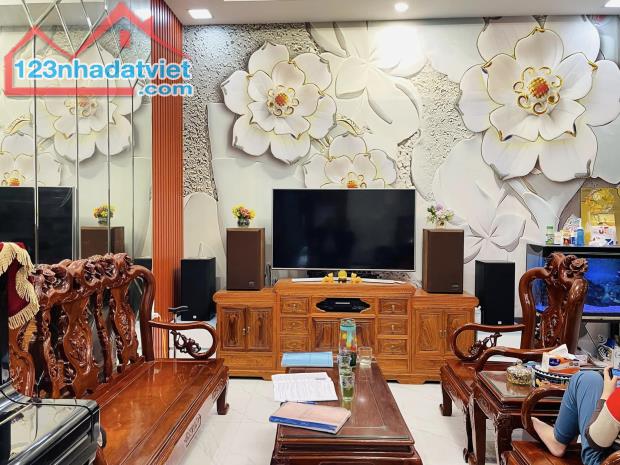 Bán nhà Phố Lụa - Hà Đông, ngõ thông tứ phía, kinh doanh, 42m2, 6.4 tỷ