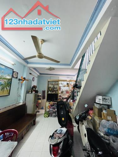 Nhà quận 3 DT 30m2  3 tầng BTCT chỉ nhỉnh 4ty