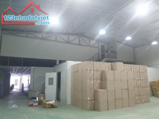 MẶT TIỀN NHÀ XƯỞNG ĐƯỜNG 12M - HƠN 1300M2, NGANG 17M - GẦN ĐẠI HỌC NGUYỄN TẤT THÀNH QUẬN - 2