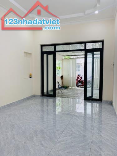 Nhà Linh Trung 80m2 - Sát Ga Metro - Hàng hiếm - chỉ nhỉnh 3 tỷ giá quá tốt - 2