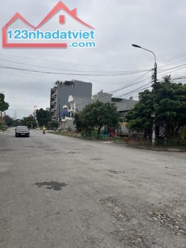 Bán lô đất trục chính chung cư Hoàng Mai 200m giá thỏa thuận LH 0979087664