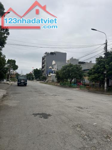 Bán lô đất trục chính chung cư Hoàng Mai 200m giá thỏa thuận LH 0979087664 - 2