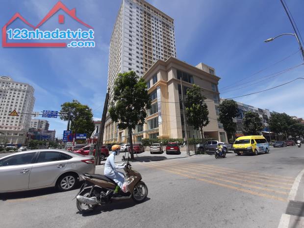 Cho thuê mặt bằng tầng 1 thương mại chân tòa chung cư T&T góc mặt đường Quang Trung và góc