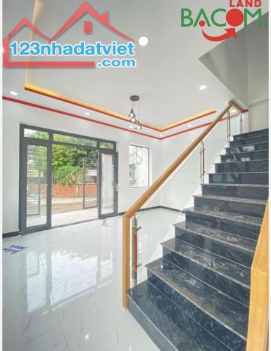 Bán nhà lô góc 1 trệt 1 lầu đường tô 60m2 (P. Tân Vạn) chỉ 2,5 tỉ - 2