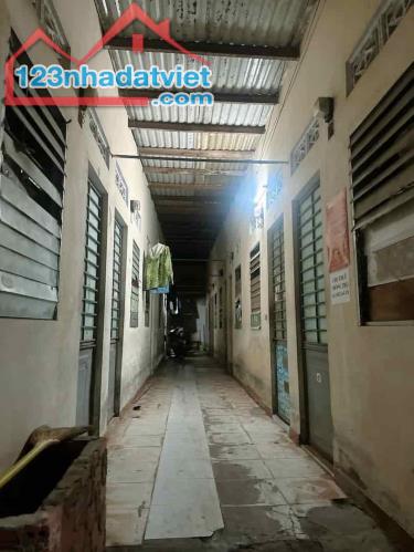 Sang dãy trọ 12 phòng - 250m2 - 890 triệu - thu 16tr/ tháng - SHR - Bình Chánh