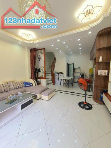 Bán nhà Đại Từ - Linh Đàm - Ô TÔ -  Diện Tích: 39m2 x 4T. Giá 5,3 tỷ.