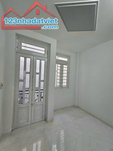 Nhà 1 trệt 2 lầu chỉ 1/ ngắn gần bến xe buýt hiệp thành - 5